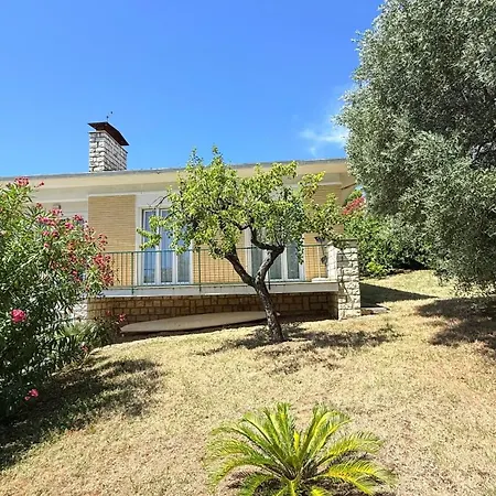 N122 - Numana, Singola Con Giardino E Vista Mare 努马纳